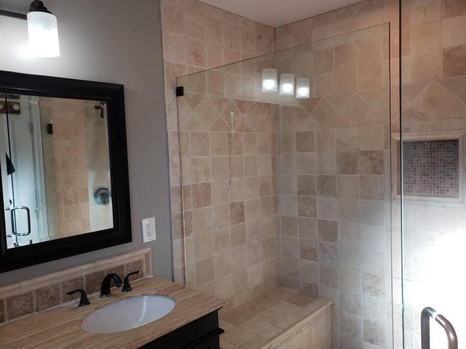 Bouganvilla 4-Bedroom, 2-Baths, Single Family House Таузанд-Окс Экстерьер фото